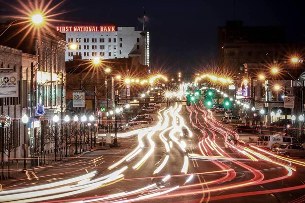 Old Fort Loft King & Queen Suites Nearest Accomodation To Marshals Museum Power Your Ev For Free! 포르 스미스 외부 사진